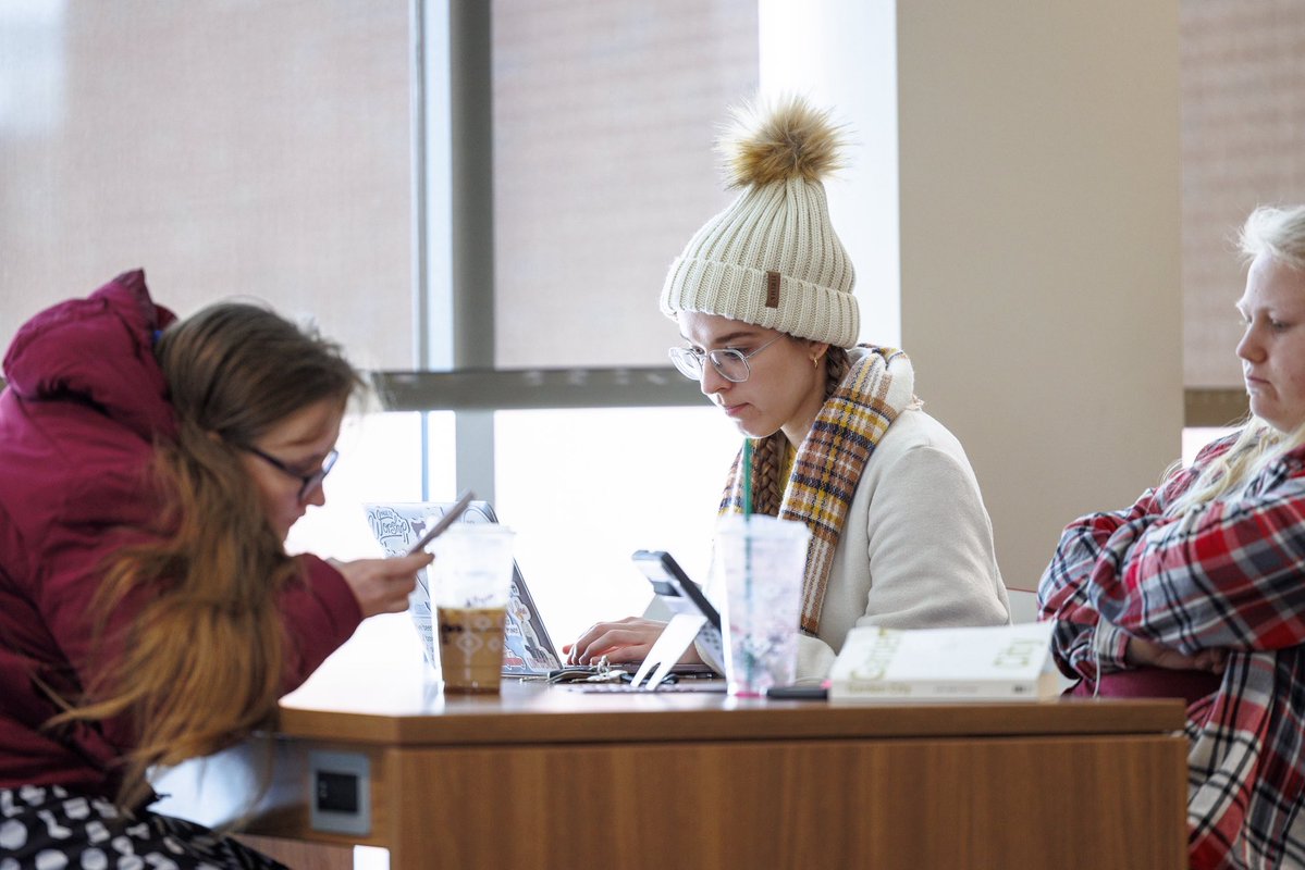 ISUITHelp's tweet image. 📚 Study Smarter: Finals Edition
Finish the semester strong without the stress:
🗂️ Break big tasks into pieces
📆 Make a study schedule
🔕 Limit distractions while you review
😴 Prioritize sleep so your brain can perform its best  

Study Smarter—The finish line is in sight.