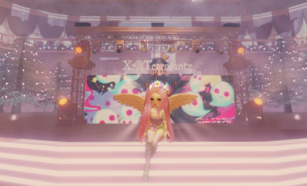 Terrorantz's tweet image. 𝜗𝜚 Ballroom is officially RELEASED 

We also have the NEW permanent set known as the ballroom butler collection for the low price of 60k! 𐙚