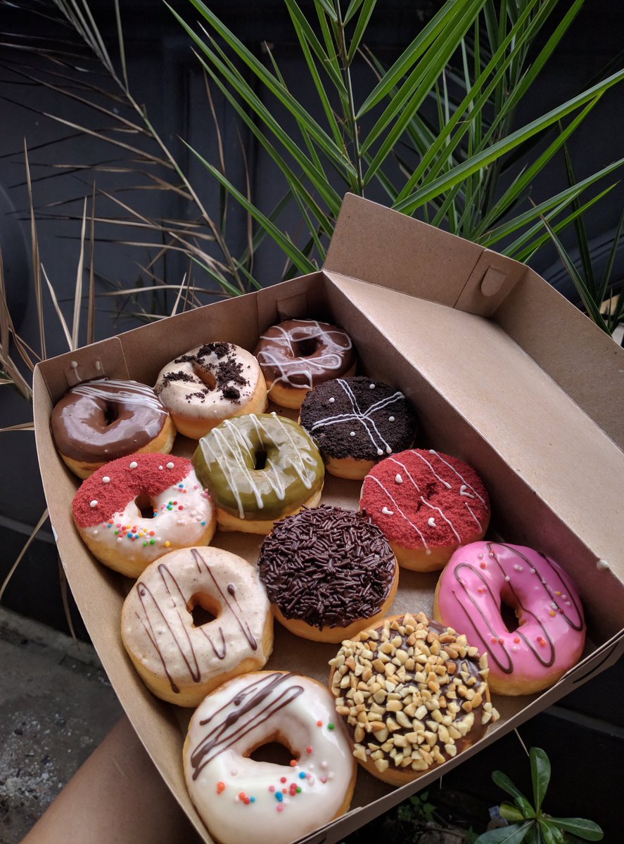 Ka... Donat Ready? Mau pesan satu lusin...
Siaap...

Mau pesan beberapa box untuk dibagikan bisa? Bisa banget....
(akan ada waktunya....🤗)

Apapun keadaannya, jangan lupa bersyukur 💜
Alhamdulillah...