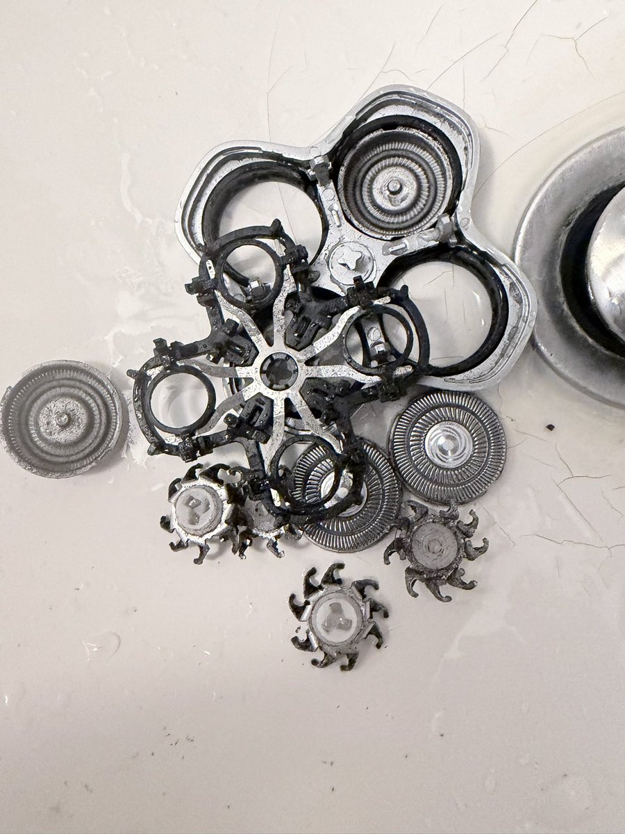 WolverineSentry's tweet image. #MyFreebird head razor blades have completely disassembled while cleaning them. 2nd time. 🤦‍♂️