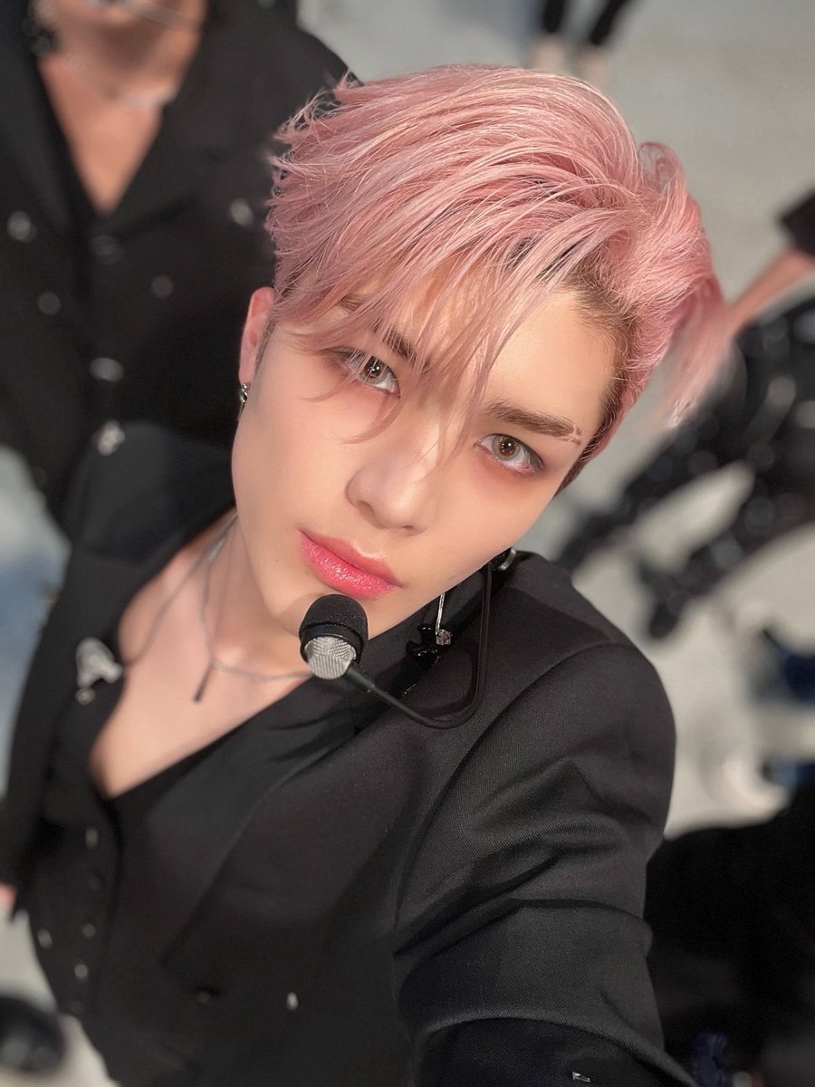 anonymousbread8's tweet image. the pink duo we deserved but never got