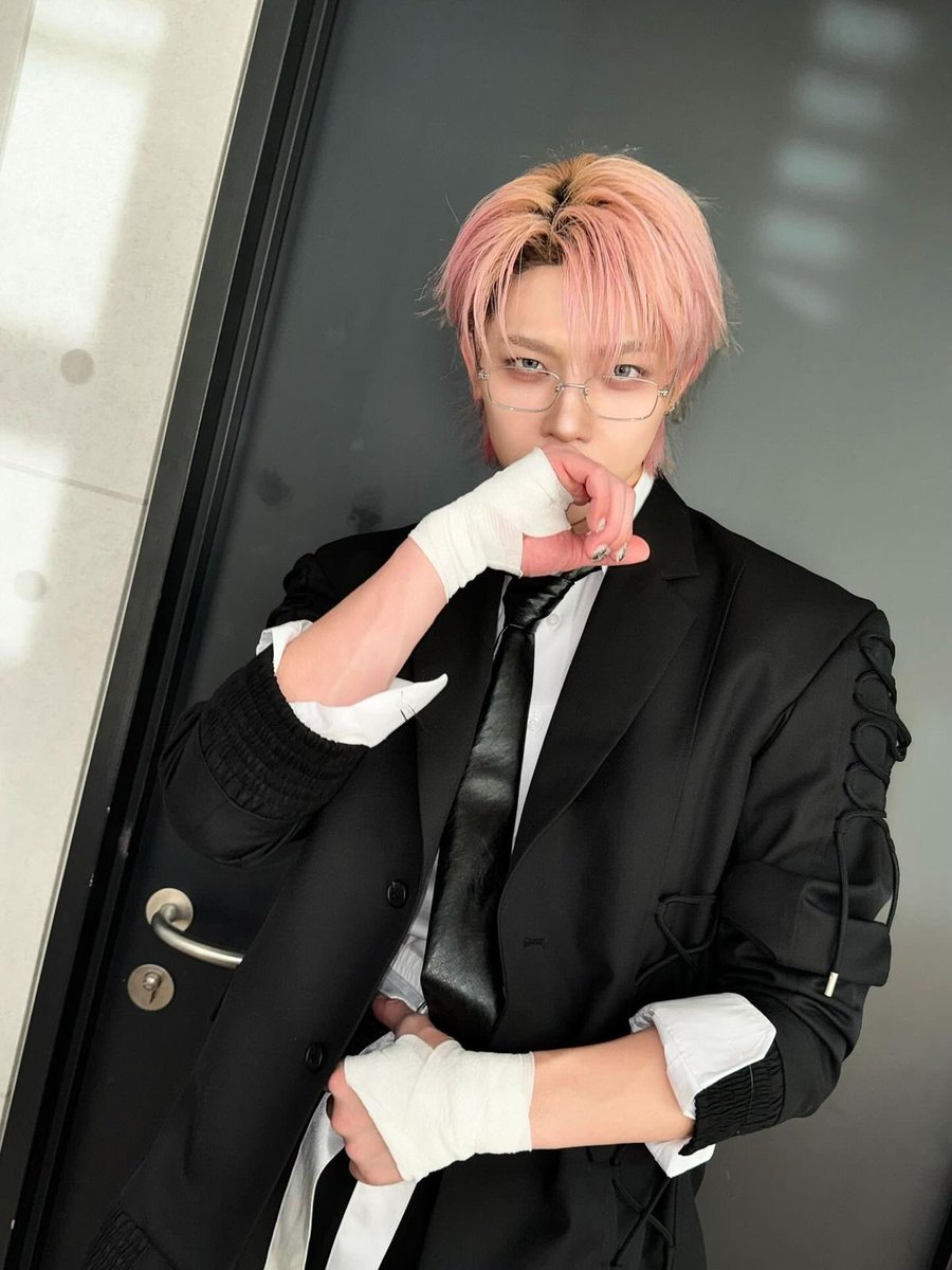 anonymousbread8's tweet image. the pink duo we deserved but never got