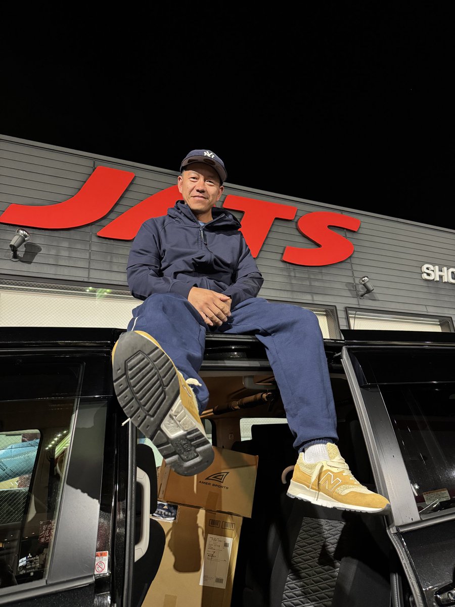 JATS_custom's tweet photo. 昨日はお近く通ったサミーさんが遊びに来てくれました！差し入れまでありがとうございます🎉
#samit #MIGHTYCROWN #マイティークラウン https://t.co/pIWBzmXGSn
