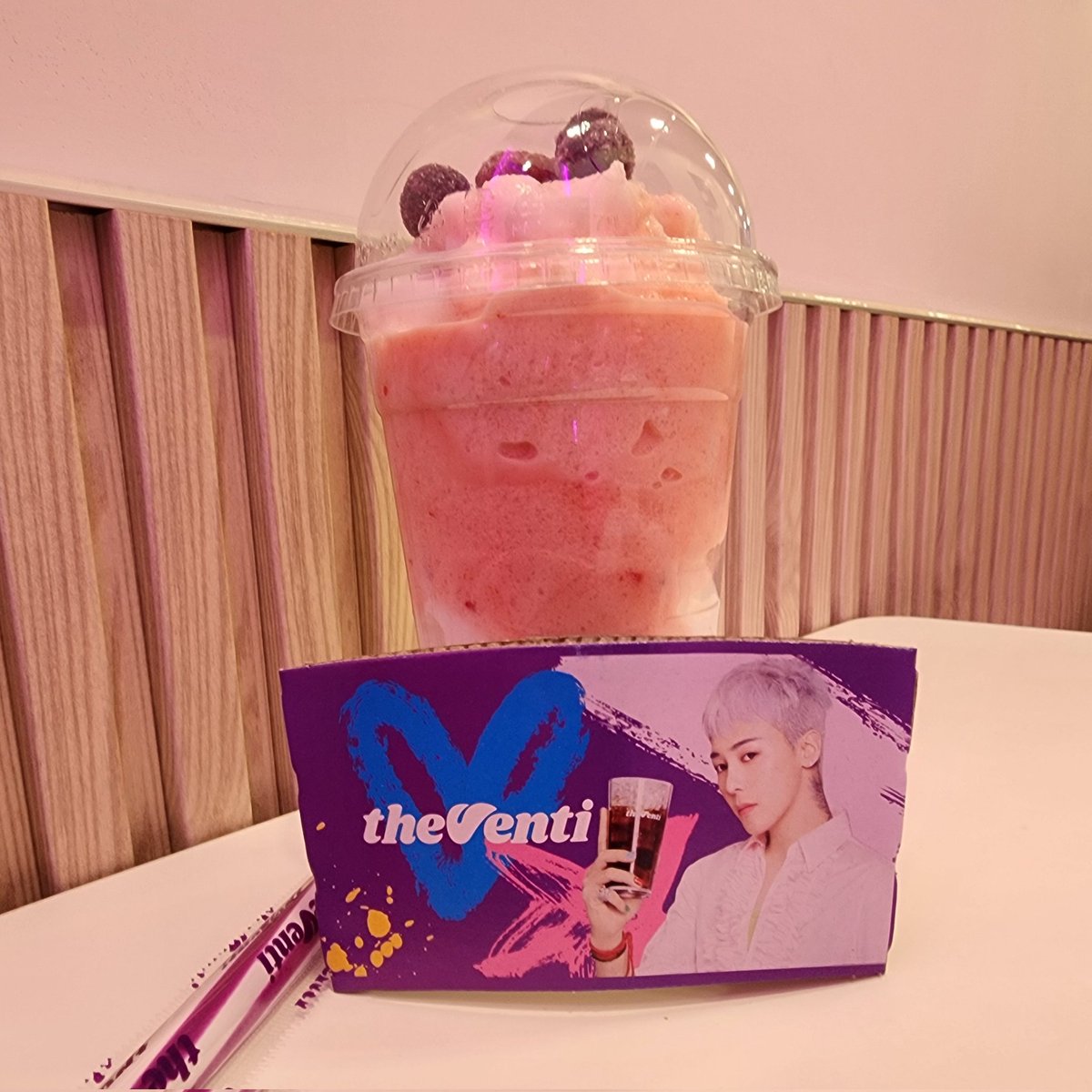 AtGathering's tweet image. -7℃の中飲む飲み物ではなかった

調子にのって頼んでみたけど
めっちゃ大きい
お店の名前の通りventi サイズ

つら…

#theventi