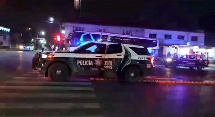 PoderNoticiaPue's tweet image. #Xicotepec 👮
🚨 Tripulantes de una motocicleta sufren accidentes en Xicotepec de Juárez, Puebla.
@FiscaliaPuebla
@SSPGobPue

Más información ⤵️ 
facebook.com/share/p/1FPNfM…

#PoderNoticiaPue 📰💯