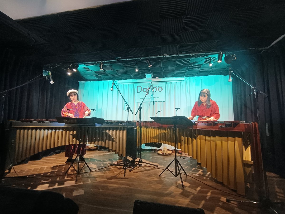 🌵マリンバデュオ　プリマステラのライブとても楽しかったです！🌞

阿久澤さんのトレロモ奏法による正確で繊細な木の音色

瀬戸さんの4本マレットによる豊かな木の音の重なり

2人の息ぴったりのコンビネーションに圧倒されました！😳

🪈Topoさんの曲も聴けて、マリンバをたっぷり楽しめました🌞🌵