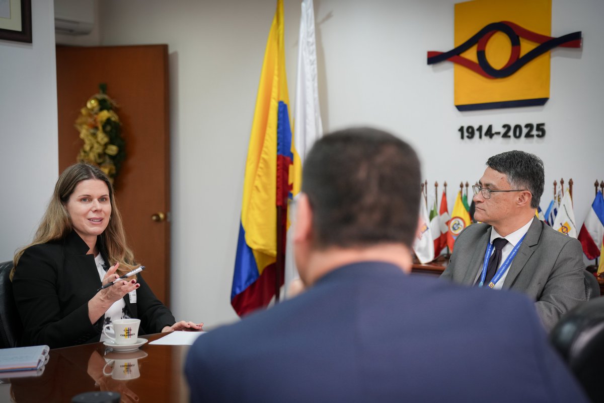 MedLegalColombi's tweet photo. En el encuentro con la Dirección General y la Subdirección de Servicios Forenses se dialogó sobre apoyo al fortalecimiento del Instituto en materia de justicia, capacitación del talento humano y asistencia técnica para la prestación de los servicios #forenses🤝 https://t.co/CsTMX2Q4dL