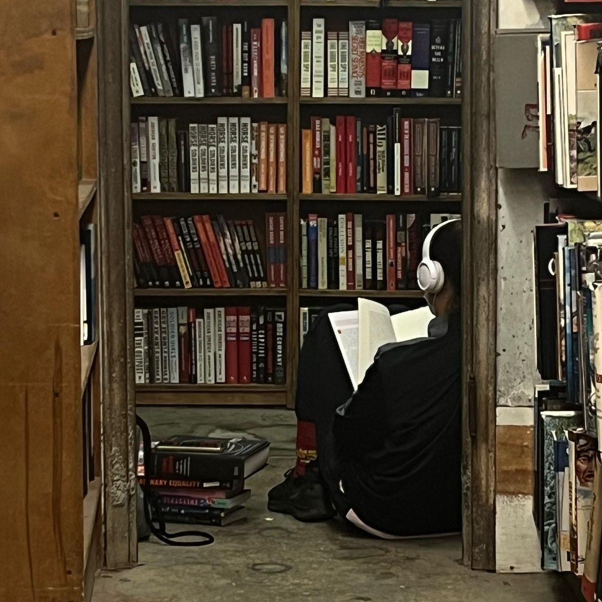 BookTasters's tweet image. Sometimes I pause mid-sentence just to emotionally prepare for whatever the author’s about to do.