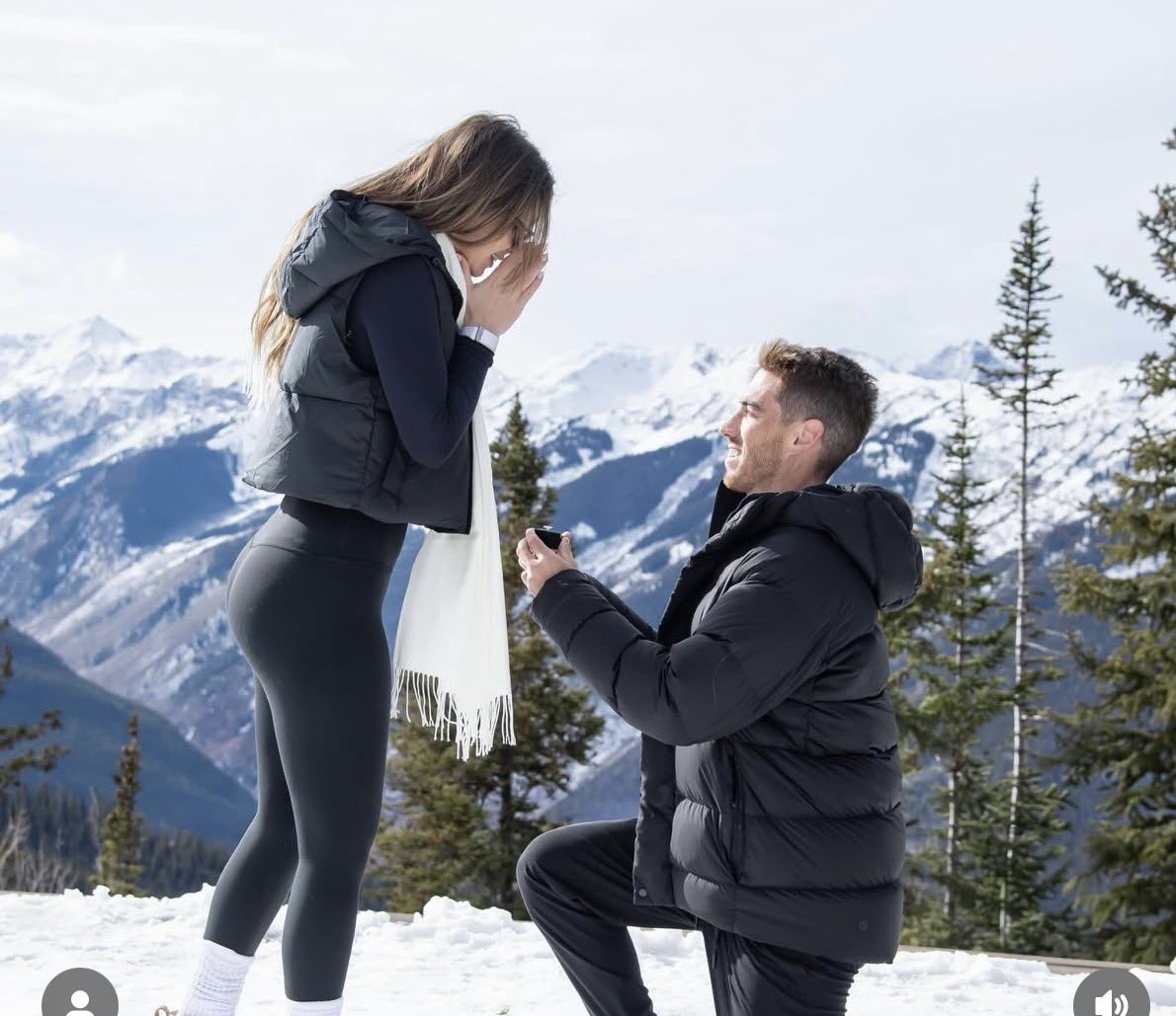 AshAshPB's tweet image. Awwww Fed is engaged!!