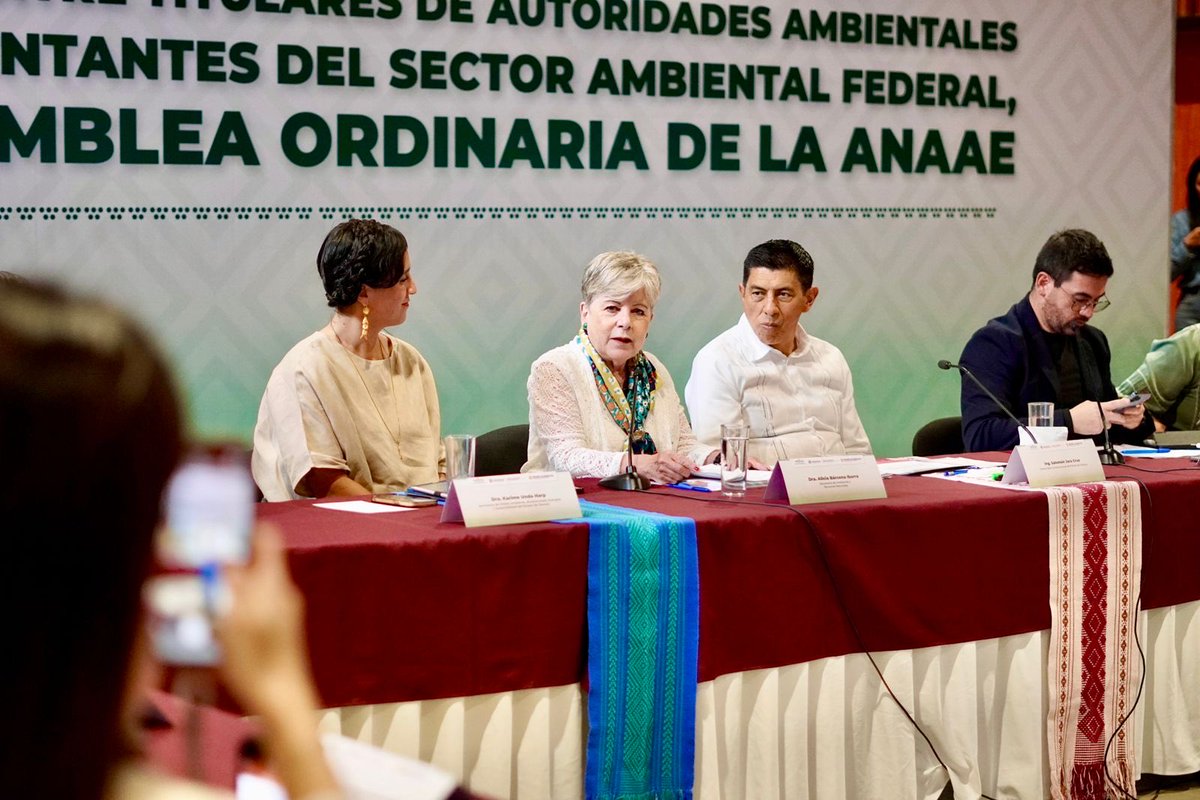 🌎🤝 #SanLuisPotosí fortalece su coordinación ambiental en el Encuentro Nacional de Autoridades Ambientales 🌿. <a href="/SEGAM_SLP/">SEGAM SLP</a> impulsa políticas sostenibles y trabajo conjunto para proteger nuestros recursos y enfrentar el cambio climático.
<a href="/RGC_Mx/">Ricardo Gallardo Cardona 🇲🇽</a> 
#RicardoGallardo #PotosíSinLímites