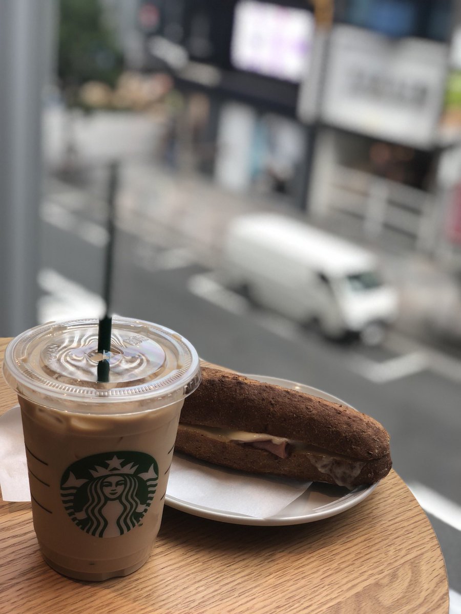 M153403's tweet photo. #starbucks # 新宿 https://t.co/65CxNWck22