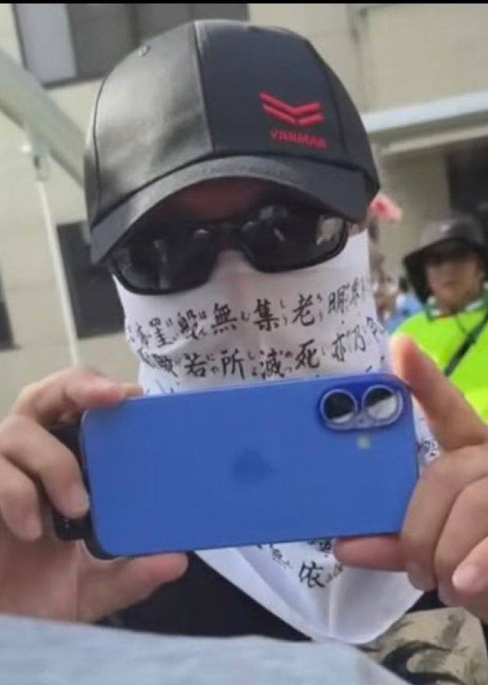 これが斎藤元彦を支持する兵庫県議会議員、増山誠

公益通報者保護法違反をしている斎藤元彦への抗議に訪れた県民たちの中に変装して紛れ、抗議者たちを撮影し、自身のYouTubeで配信するという愚劣な行いをする人物がいまだに政治家…

それ以前に秘密会音声データを立花孝志に渡した人物でもある