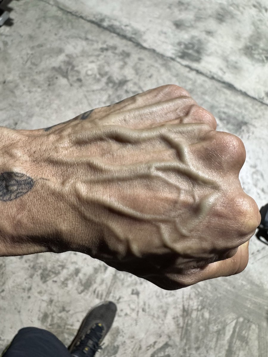 martinmorals_'s tweet image. Las manos de princesa