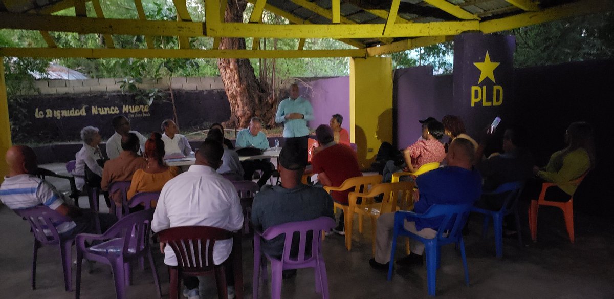 AngelRCasado's tweet image. Ramón de la Rosa, CP supervisor para la region Sur, juramenta a Tony Peña como enlace en Peravia. Dirigentes trabajando para el regreso del #PLD a dirigir los destinos de nuestro país. @DaniloMedina @JohnnyPujols @rubenbichara #peraviaesPLD
#conelpldseviviamejor