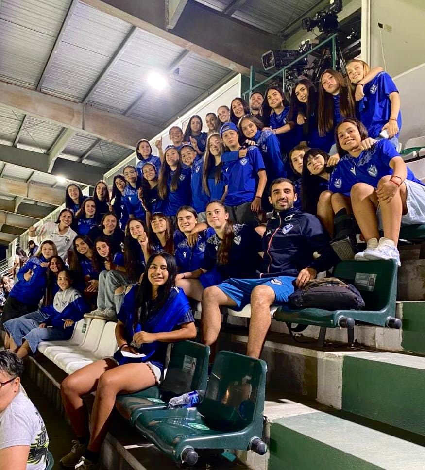 Las juveniles dijeron presente en el Estadio Florencio Sola para alentar en el encuentro entre Argentina y Bolivia ⚽️💙