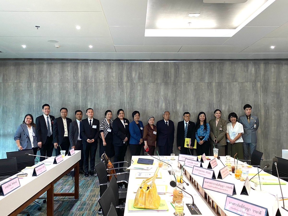 รมต.พม.ตอบกระทู้ถามผมในราชกิจจาฯ เรื่องความคืบหน้าในการสนับสนุนการเลี้ยงดูเด็กเชิงบวก หลังประเทศไทยผ่านการแก้ไข ปพพ. 1567 (2) #ไม่ตีเด็ก ตามที่ผม <a href="/GarnPatsarin/">กานต์ ภัสริน รามวงศ์ Patsarin Ramwong</a> <a href="/AjJuang/">ปารมี ไวจงเจริญ Paramee Waichongcharoen</a> และอีกหลายๆ ท่านร่วมกันผลักดัน รายละเอียดอย่างไรลองอ่านดูครับ ratchakitcha.soc.go.th/documents/9567… #พรรคประชาชน