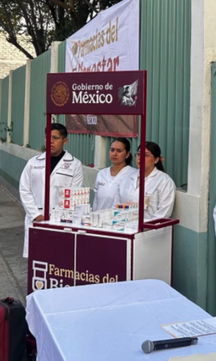 MaxKaiser75's tweet photo. El Narco Régimen Morenista es un patético engaño permanente, que juega con la vida y la salud de los más vulnerables

Esta escena habría sido patética en el priismo de los 70

En el año 2025, después de 7 años del inhumano desabasto de medicinas, es simplemente intolerable https://t.co/kvx8S2J9KU