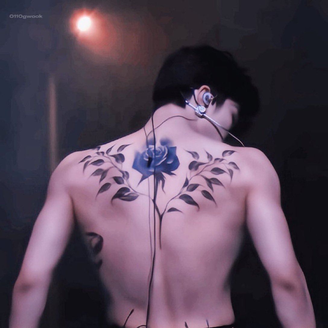 girIwook's tweet photo. unhealthily obsessed with gunwooks back https://t.co/9JPPvu2LoN
