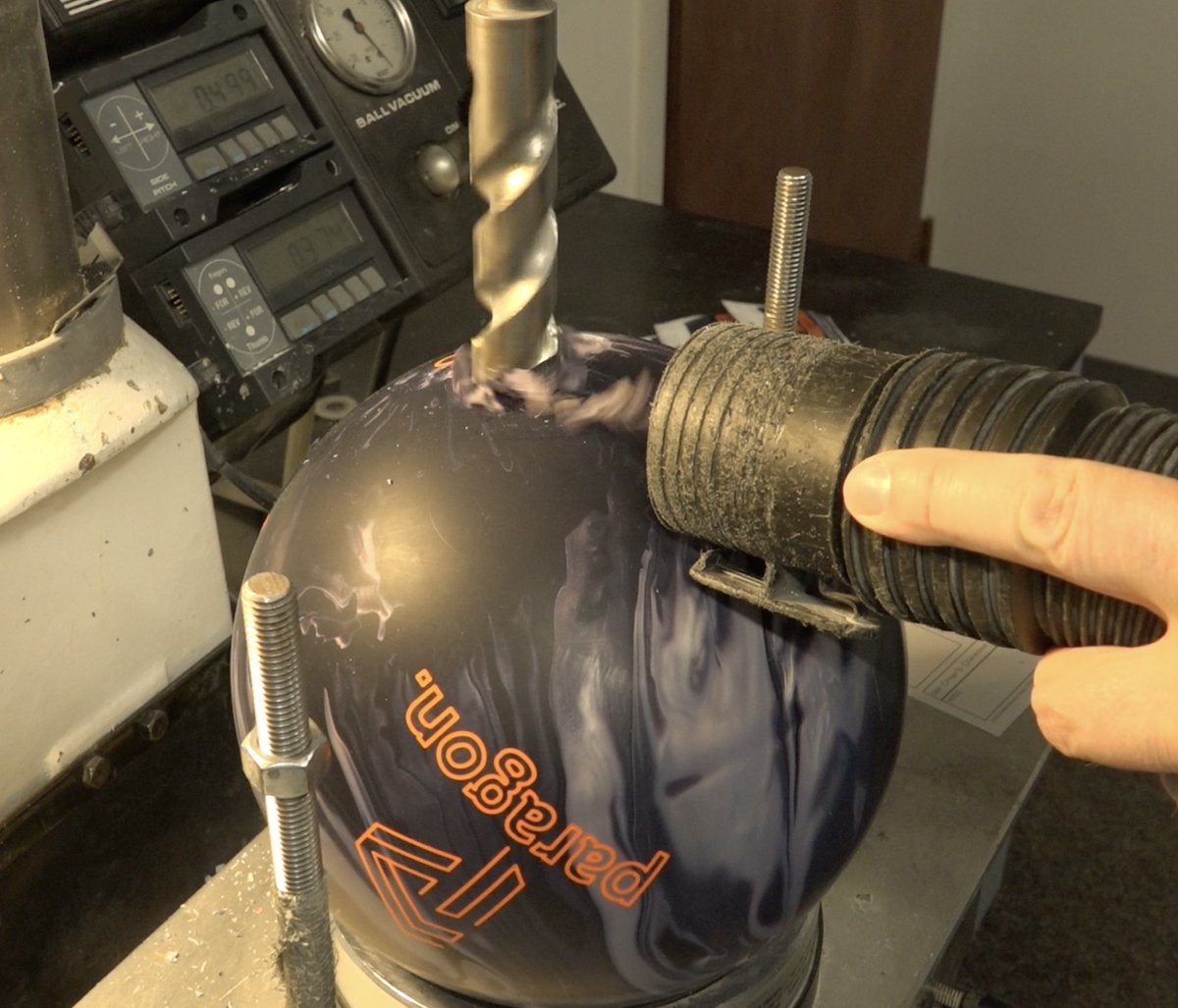 Who says you can't hear or smell a picture?
#TrackBowling #ParagonShadow #HK22C