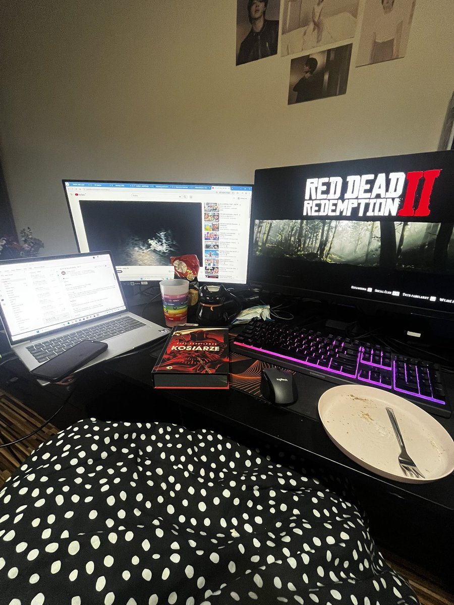 bloothatibleh's tweet image. UMMM