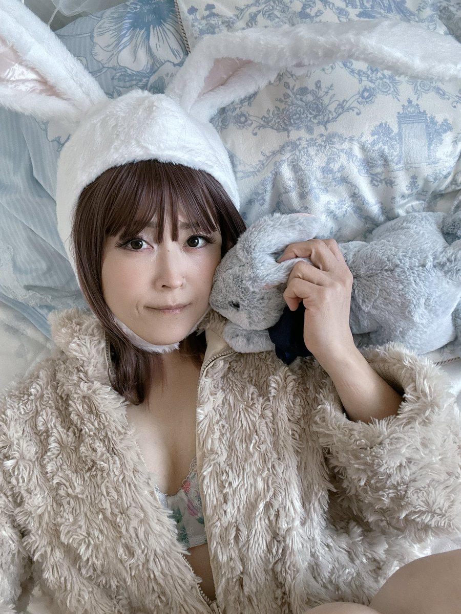 aoka39's tweet photo. #年上彼女　
#美魔女　
#バニーガール
#うさぎ好き　
#碧花 https://t.co/sx94DOTz7I