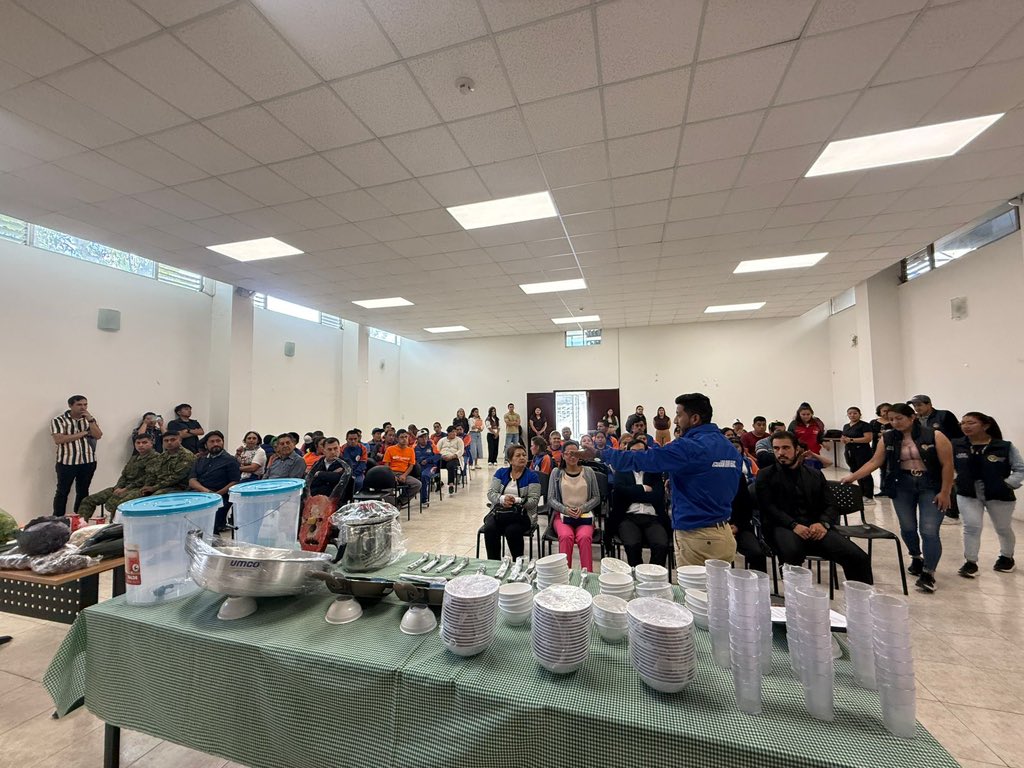 Zona7mtdh's tweet photo. 📍#Loja | Entregamos menaje de cocina 🥘🍳🥄, en el Centro Diurno de Desarrollo Integral para Personas con Discapacidad, renovando así los insumos con los que se preparan los alimentos que reciben a diario y asegurando su adecuada nutrición.
#ElNuevoEcuadorCumple https://t.co/nGD75h2EJi