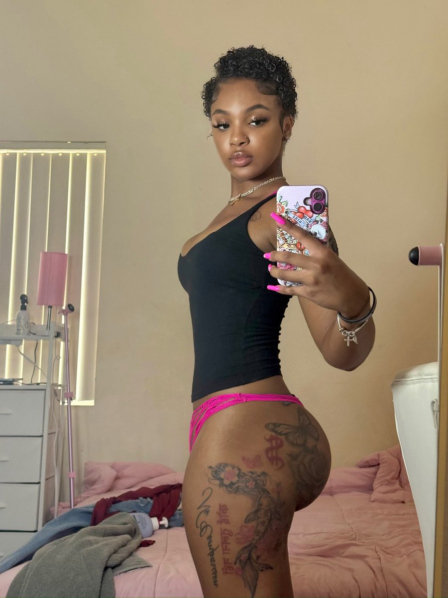 someone said my hair cut made me look like I was bi😂😭