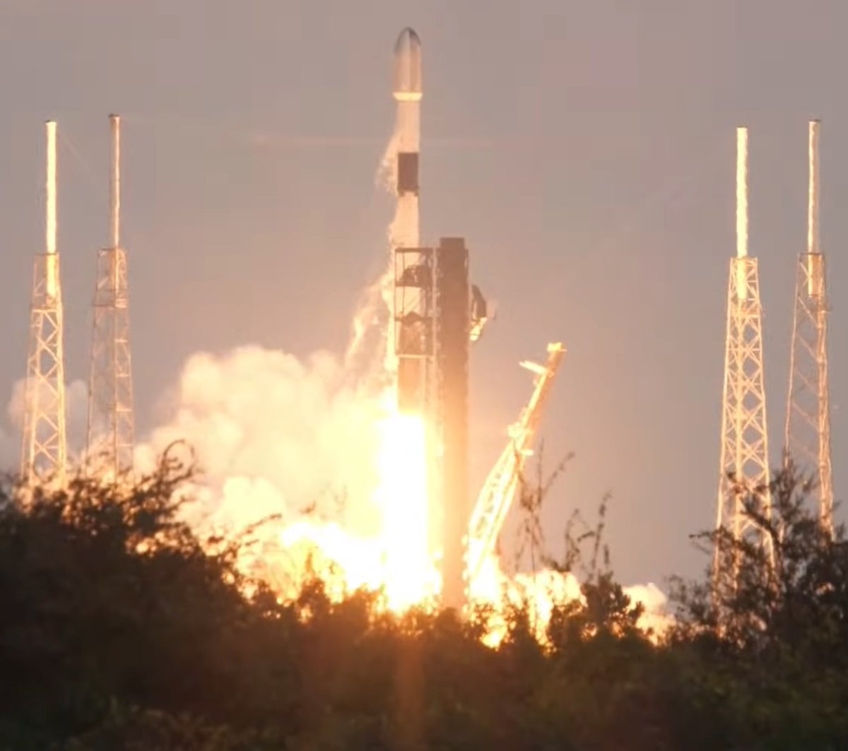 frwards's tweet image. At 2025.336.221800 UTC/GMT, SpaceX Starlink 6-95 mission launched SE from CCSFS&apos;s Launch Complex 40. The acoustic event was recorded on my RS3D (AM.RA2B7) as part of the #RaspberryShake #CitizenScience seismic network. What&apos;s shaking near you? @raspishake #ShakeNet mobile app!