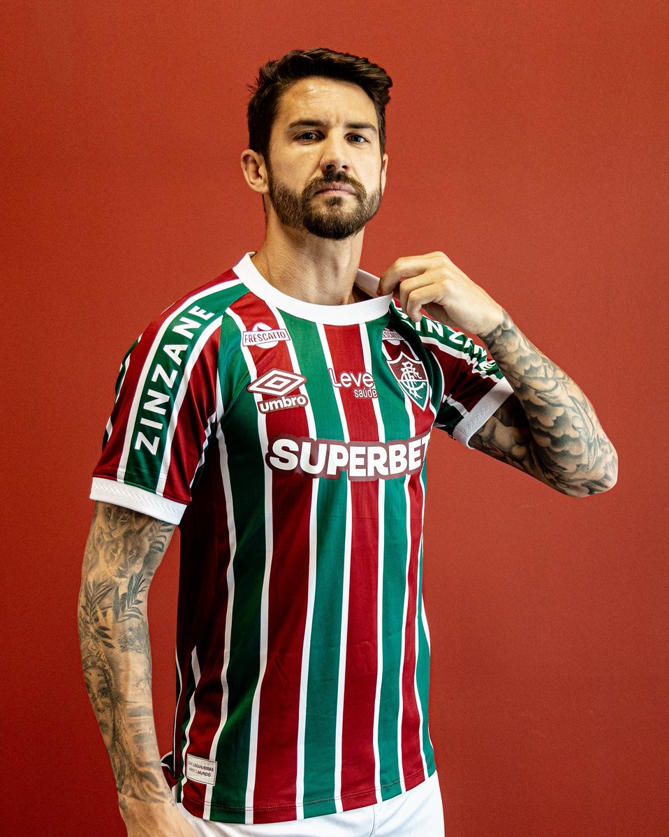 Noitedecopa's tweet image. Opine sobre esse jogador de futebol