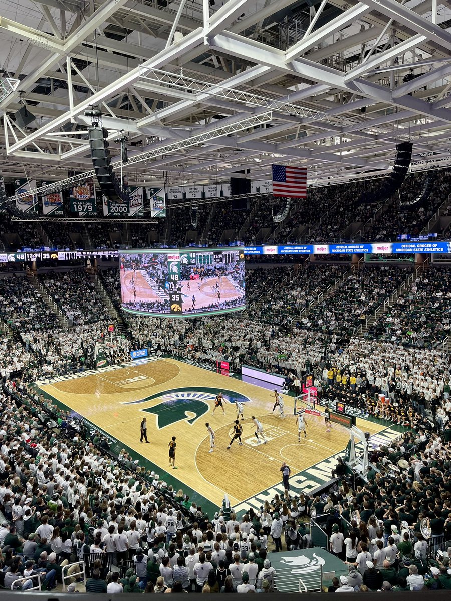 JustinEwald1's tweet photo. Go Green! Let’s go #Spartans! @MSU_Basketball https://t.co/6w6I56Ebmh