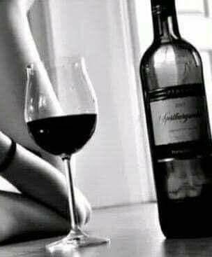 Aprendí que el que no contesta, ya respondió.🍷