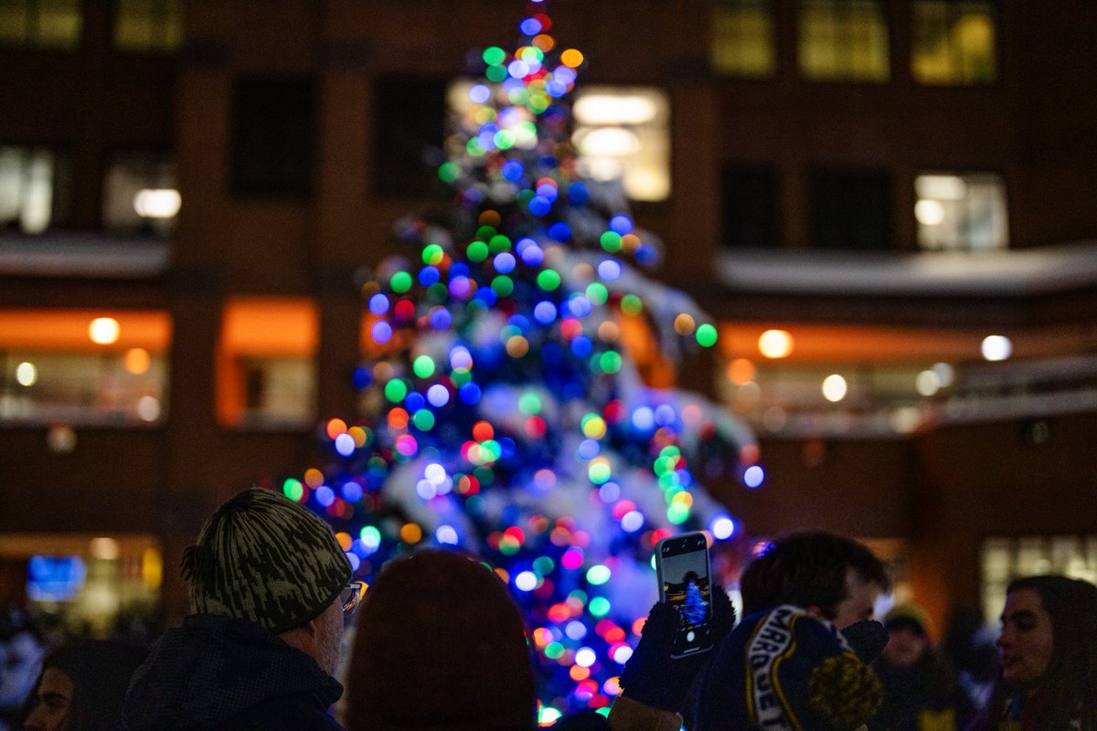 MarquetteU's tweet image. 🎄✨ It's beginning to look a lot like Christmas!