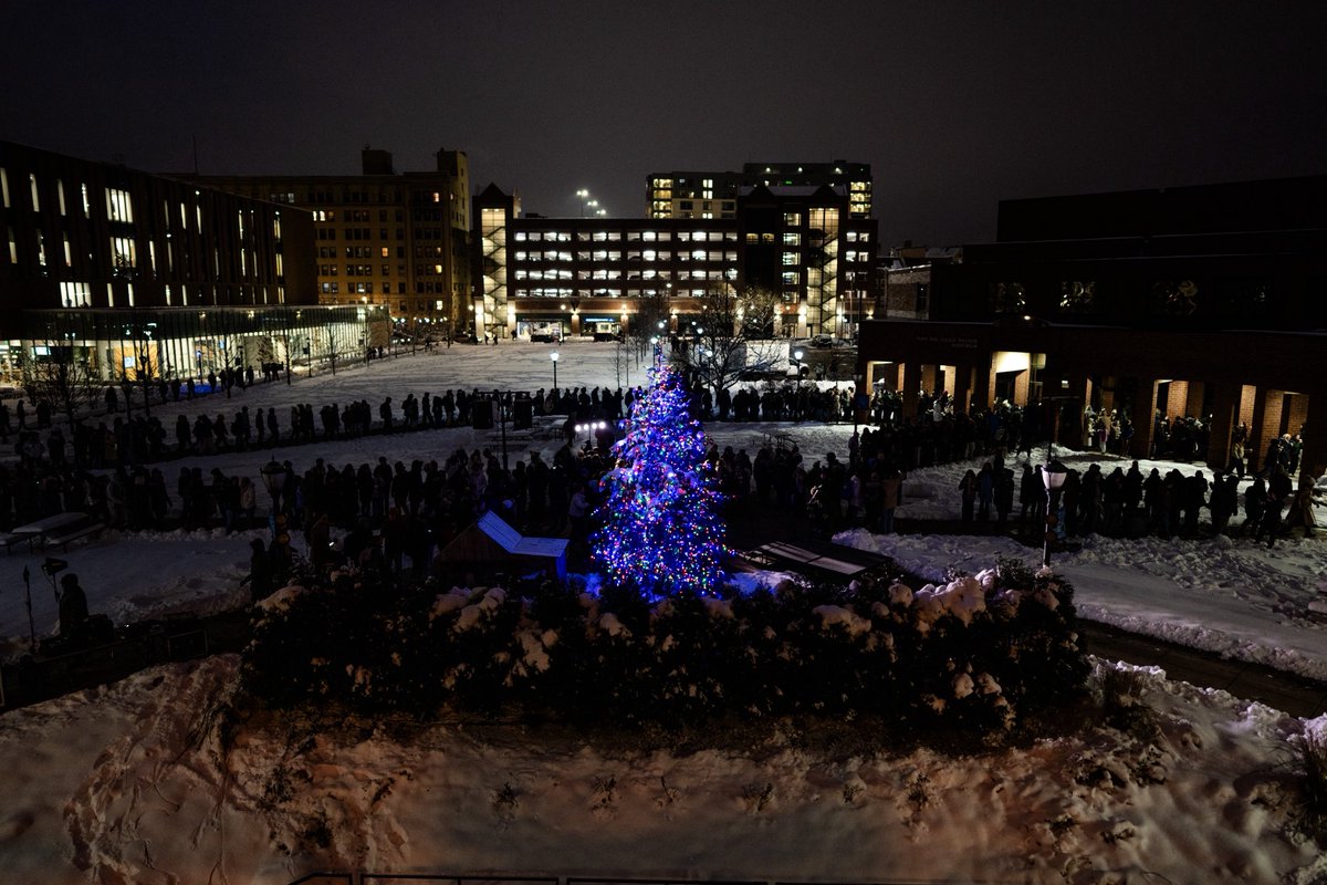 MarquetteU's tweet image. 🎄✨ It's beginning to look a lot like Christmas!