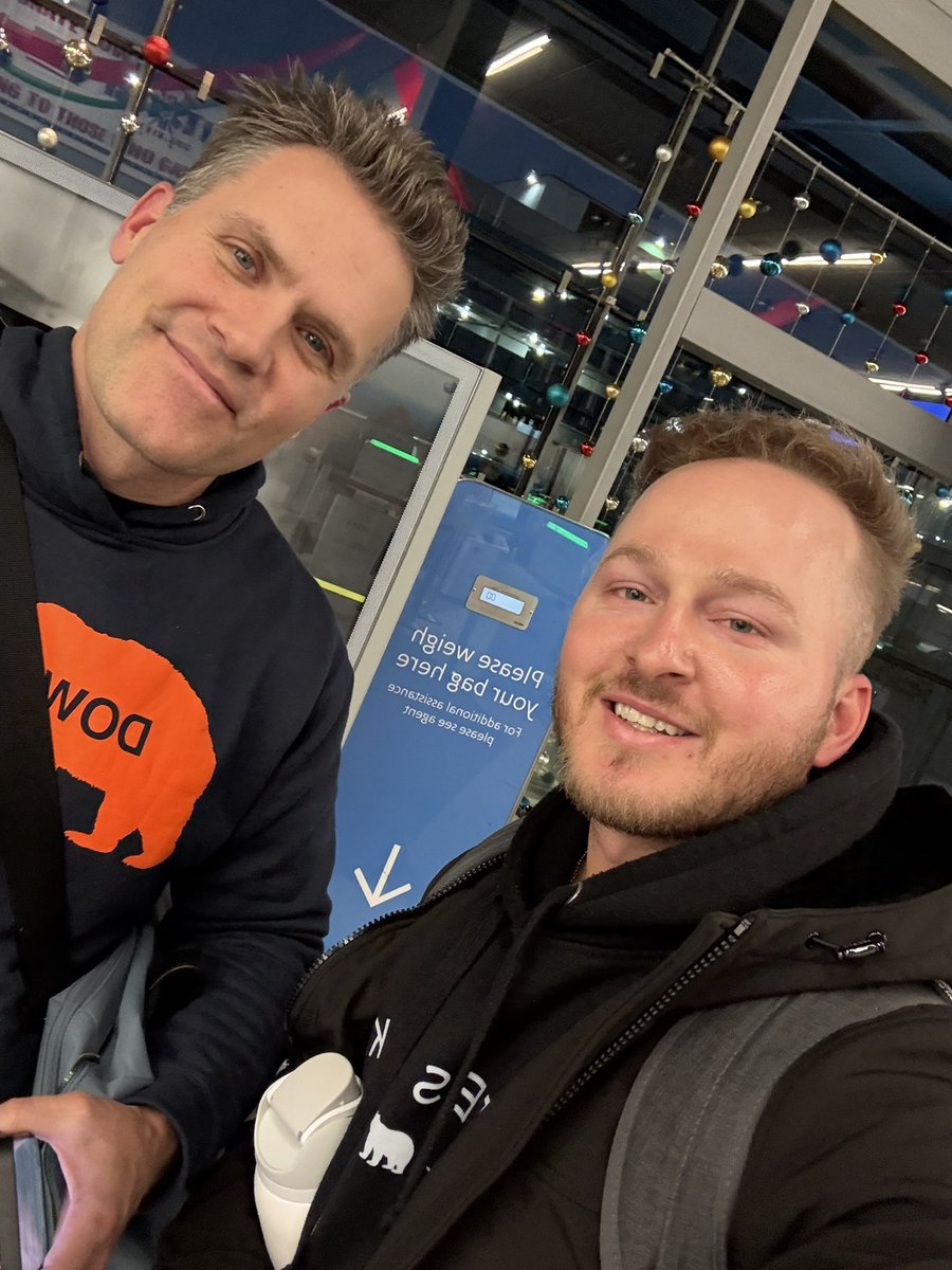 Brooklyn_2626's tweet image. Thank you @KyleBrandt for being so nice to my son at the airport ❤️