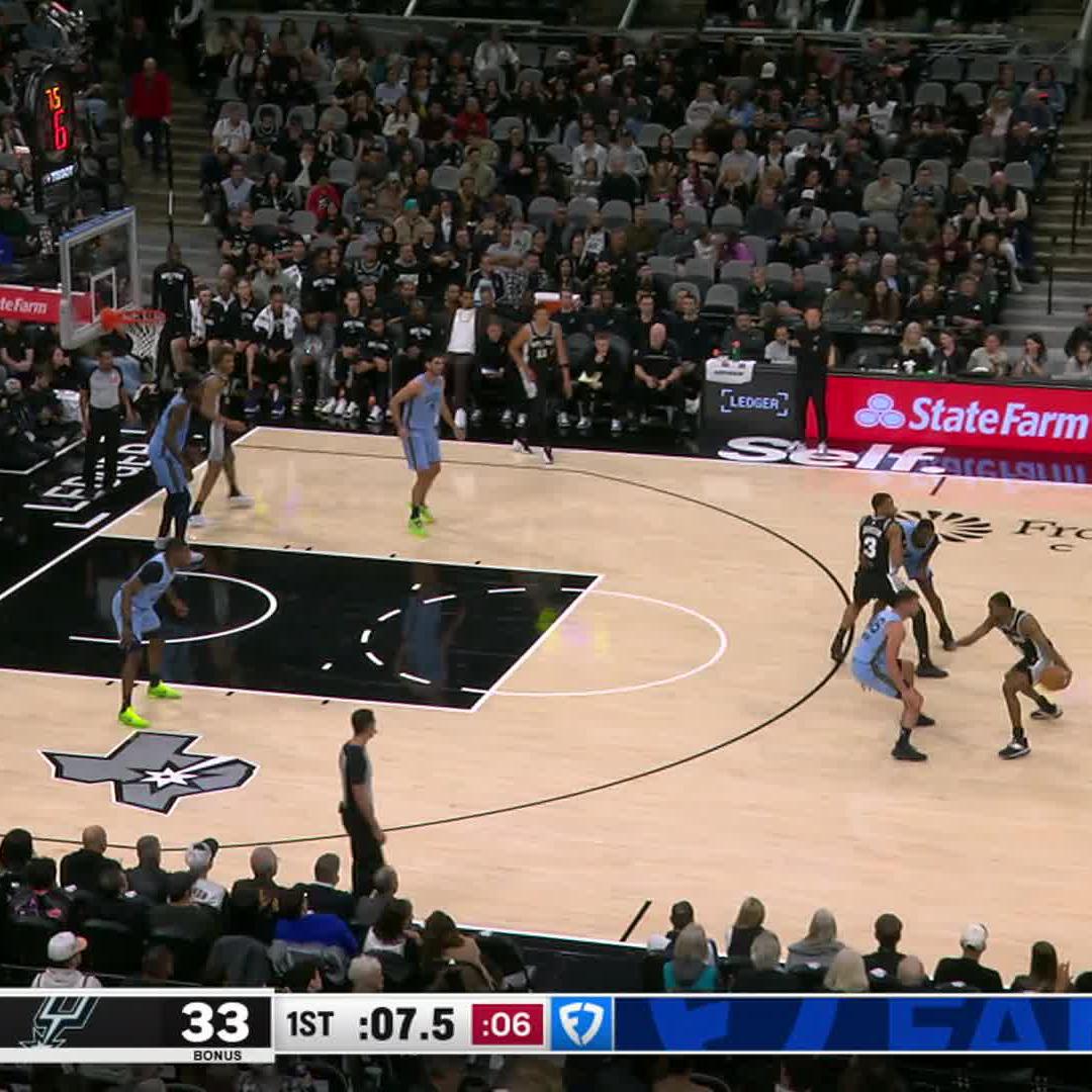 TRIPLE FROM CB 🤪

📺 @FanDuelSN_SW 