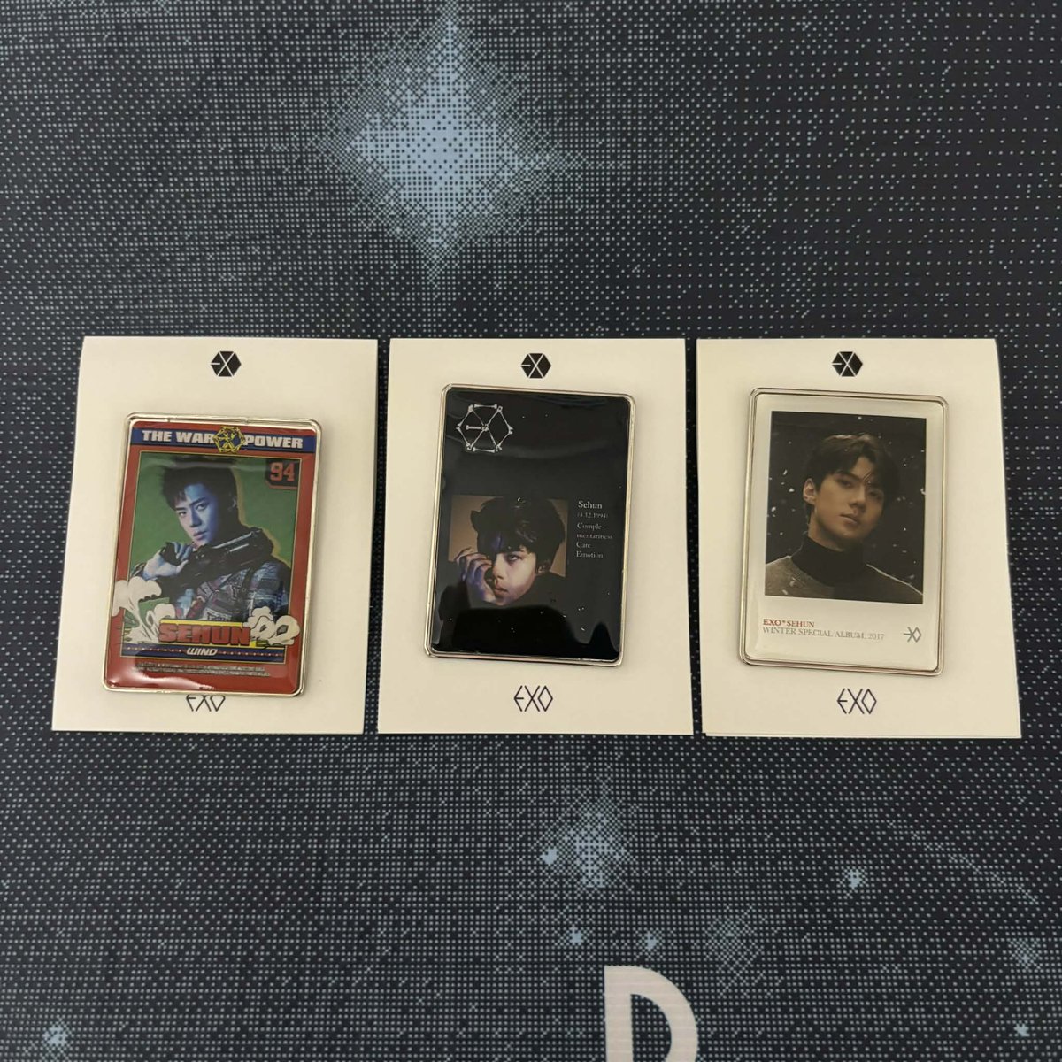EXO Merch Fiesta 🎉🚩🚩 EXO Epoxy badge 📌 The war 📌 Lotto