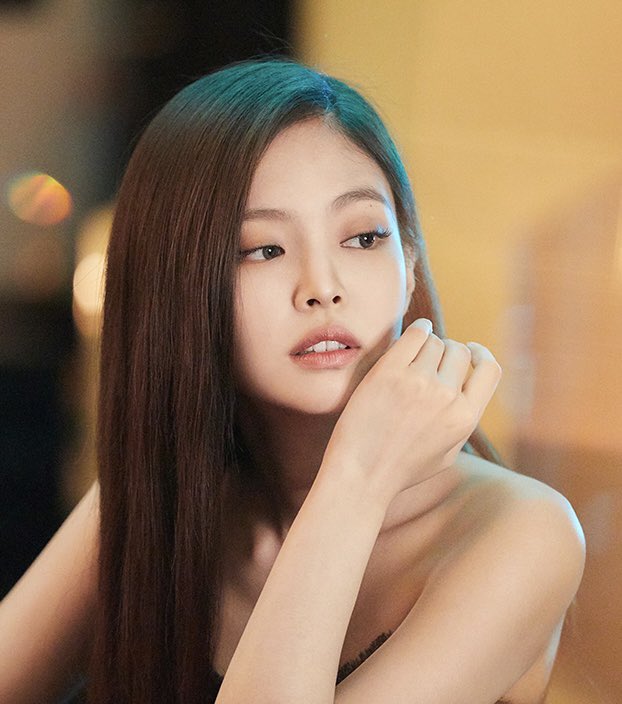 JennieDCGallery's tweet image. 251203 YouTube Korea has released its 2025 year-end list, revealing the top 10 most popular songs on YouTube this year. #JENNIE is the only female soloist on the list, taking 9th place with “like JENNIE.”