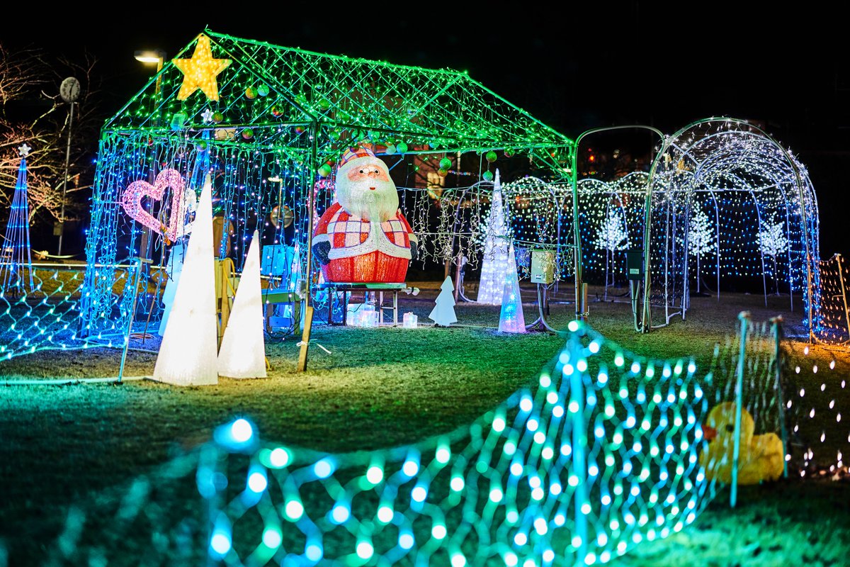 今年も始まります！
#五戸町✨Towns'イルミネーション✨

🗓️12月5日（金）～2026年1月12日（月･祝）
🕐17時～21時
📍五戸町図書館・歴史みらいパーク
（青森県三戸郡五戸町舘5−14）