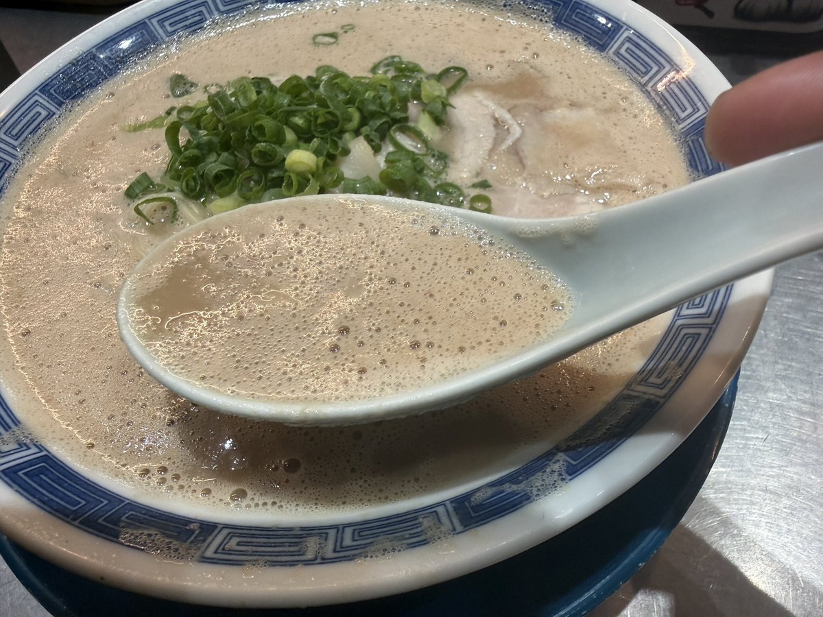 箕輪家@中野

この店は既に、見ただけでとんでもないラーメンであることがわかるレベルまできた。