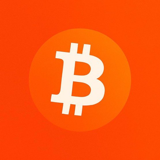 cryptorover's tweet image. THE VANGUARD EFFECT: 

🇺🇸 Bitcoin pumped 6% right as the US market opened on the first day after the ETF ban was lifted. 

Coincidence? Highly unlikely.

$1B in IBIT volume hit in the first 30 minutes of trading.