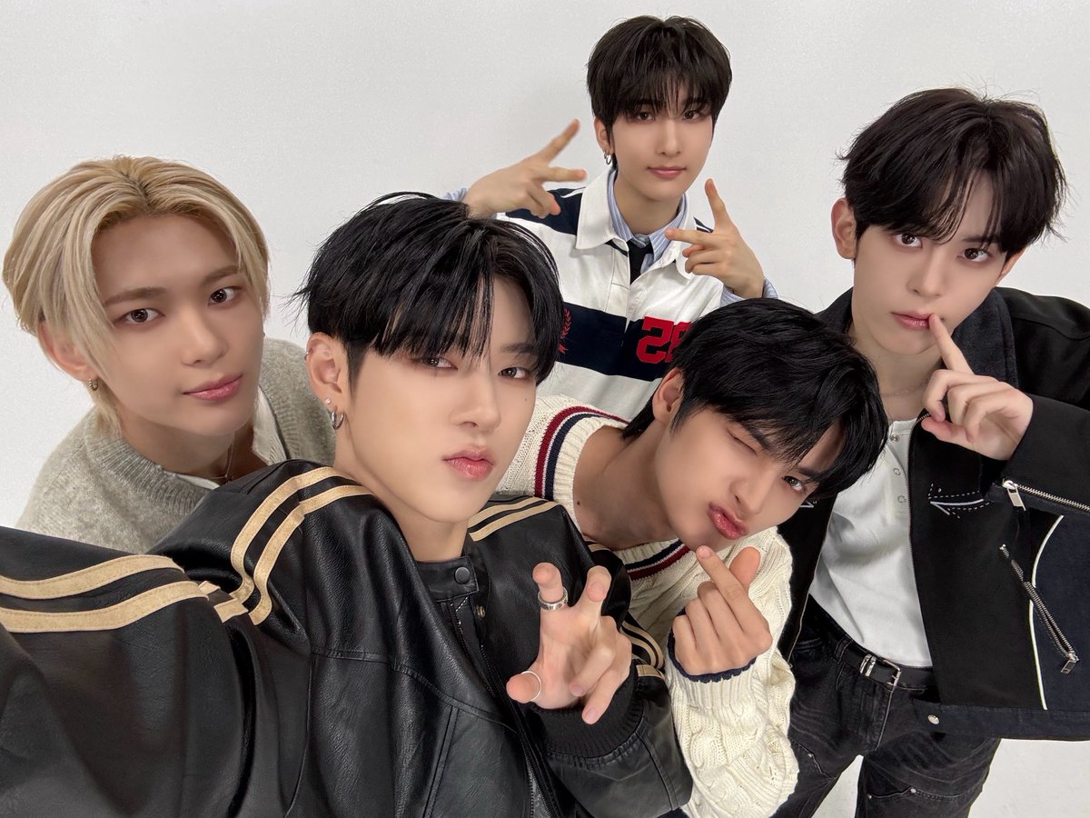 [📸] 251203 @ 딩고뮤직 <SECRET CHAT>

#NOWZ #나우즈
#PlayBall
#HomeRUN
#시크릿챗 #SECRETCHAT