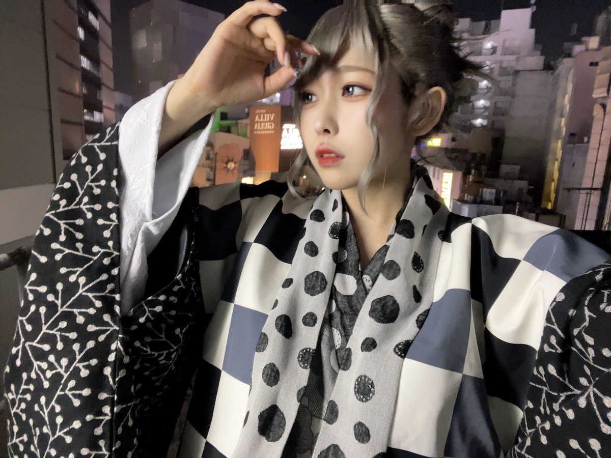 場当たり2日目＆ゲネプロの日❤️‍🔥

稽古で作り上げたものと劇場で様々なスタッフさんの力が加わり今年も最強な爆剣になってます！！
完売回多いですがまだ買えます！
明日から楽しんで貰えるように今日も精一杯がんばります❤️‍🔥
#爆剣
confetti-web.com/events/12198