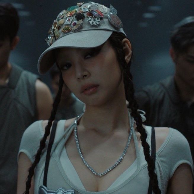 GENIUS9N's tweet image. YouTube Korea has released 2025 Year-end chart of the Most Popular Songs This Year. Like JENNIE is the ONLY song by female soloist to make it on the list. 

#JENNIE #제니 @jennierubyjane