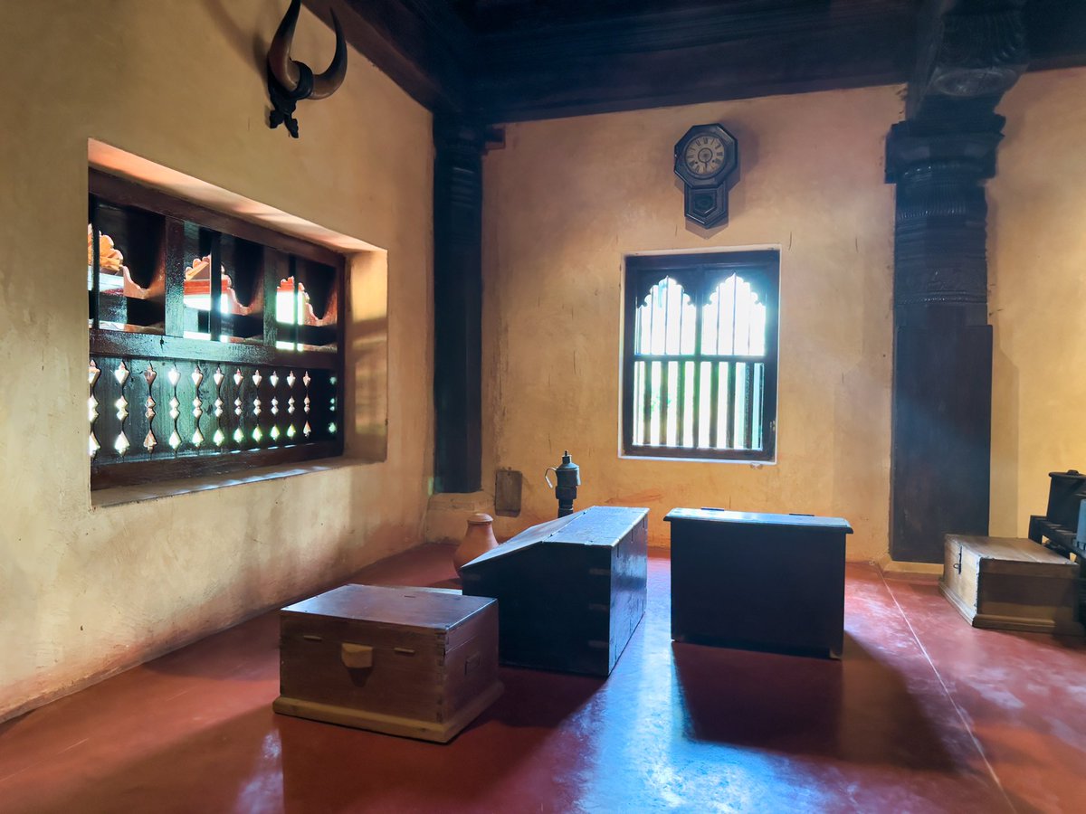 photomithra's tweet image. Travel back in time Hasta Shilpa Heritage Village, in Udupi. This isn&apos;t just a museum - it&apos;s a remarkable open-air sanctuary where history comes alive! 

I did 2 mistakes here - not carrying my camera, and going around mid day (gets hot). Intend to correct these the next time I…