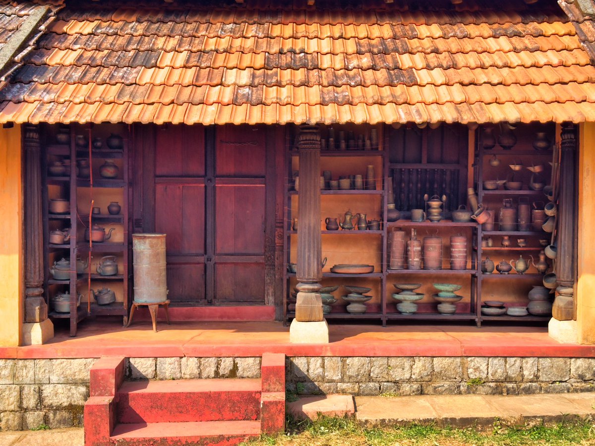 photomithra's tweet image. Travel back in time Hasta Shilpa Heritage Village, in Udupi. This isn&apos;t just a museum - it&apos;s a remarkable open-air sanctuary where history comes alive! 

I did 2 mistakes here - not carrying my camera, and going around mid day (gets hot). Intend to correct these the next time I…