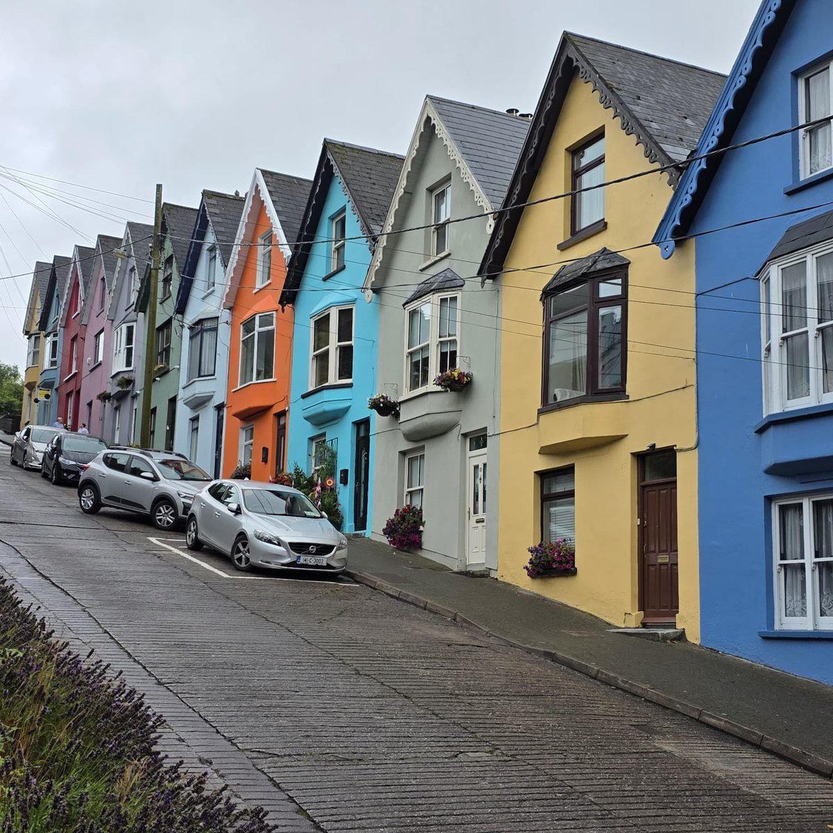 AnaMoretto4's tweet image. #AlphabetChallenge #WeekWforWindows 
#WindowsOnWednesday 

Cobh, Ireland.