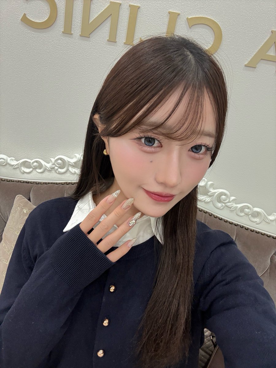ren_eclair's tweet photo. ヒアルやったんだけど輪郭シュッとしたし、影が薄まって顔明るくなった♥
左：after
右 : before https://t.co/s5SkmkvKsN