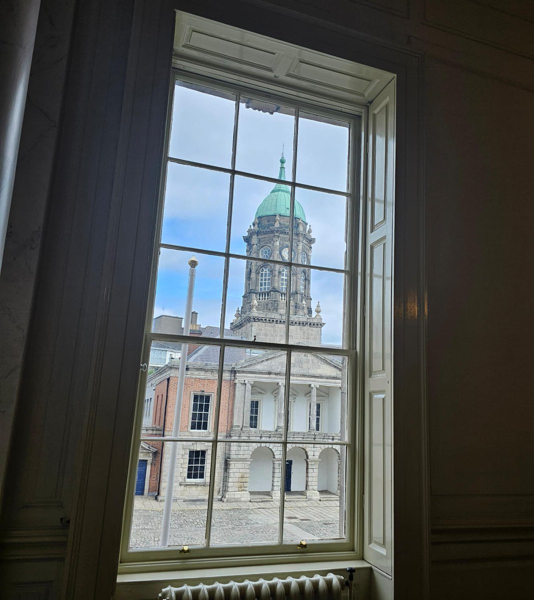 AnaMoretto4's tweet image. #AlphabetChallenge #WeekWforWindows 
#WindowsOnWednesday 

#Dublin Castle, Ireland.