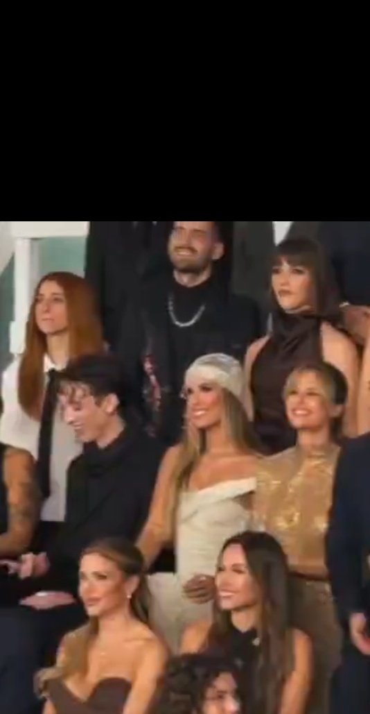 joselyn_______'s tweet image. Marti y Luli siendo separadas por matias botero Jakjajaja es hasta poético 
(Las amo)