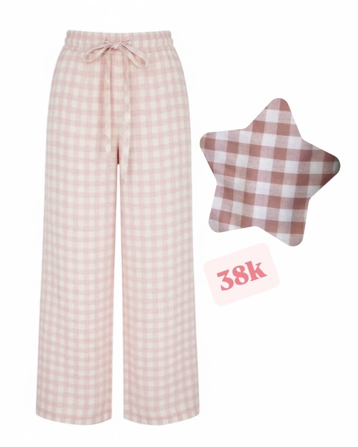 sells (cogicco)
✨ OPEN PO CELANA RUMAHAN — PINK GEMAS ✨
Harga cuma 38K aja! 🤍
Motif gingham lucu, bahan adem &amp; nyaman dipakai sehari-hari.
Model wide leg dengan tali serut, super comfy buat santai 💗

Yang mau bisa DM Cogicco yaaa! 🛒💕